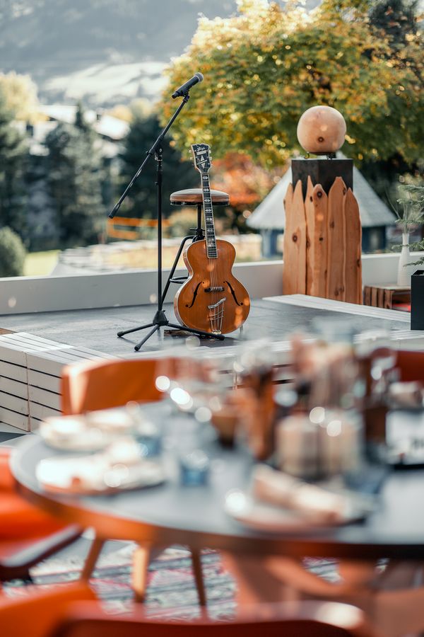 Save the Date & save 10 %